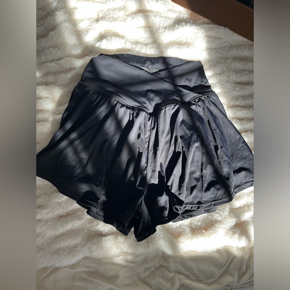 Black crossover waist short